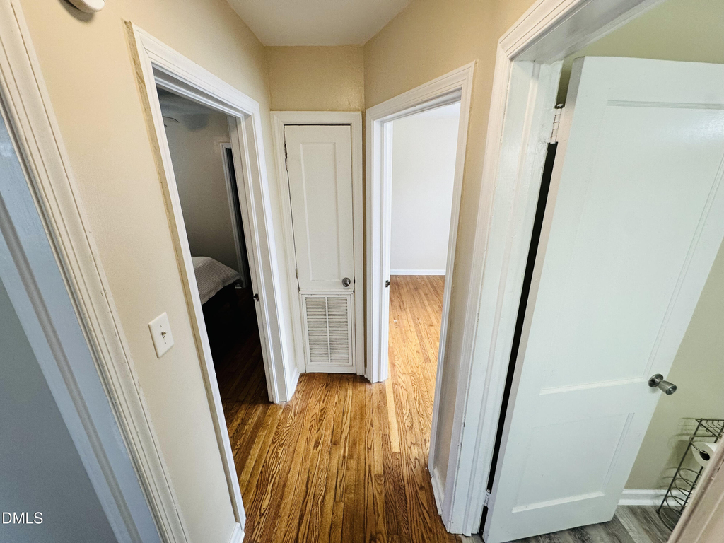 1700 Roslyn - Photo 7