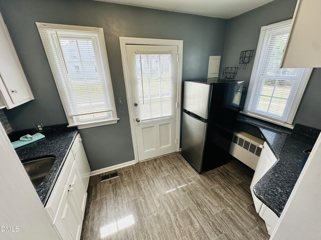 1700 Roslyn - Photo 4