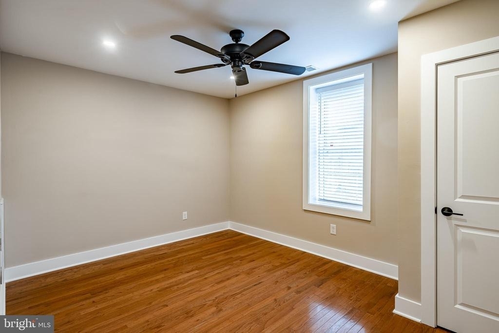 21 Gay Street - Photo 14
