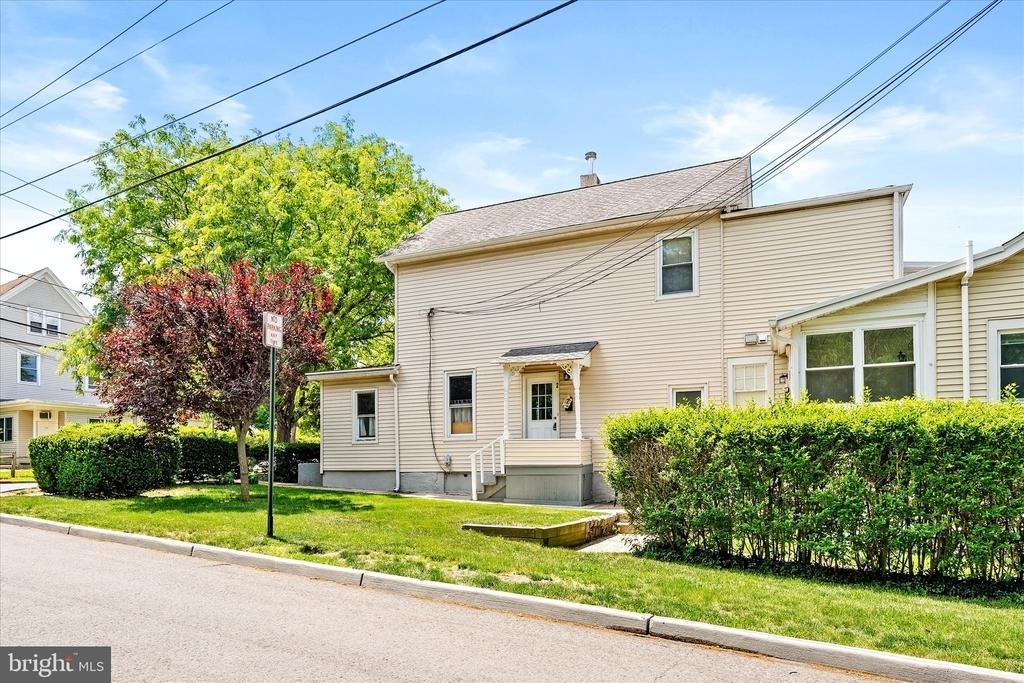 106 Spruce Street - Photo 2