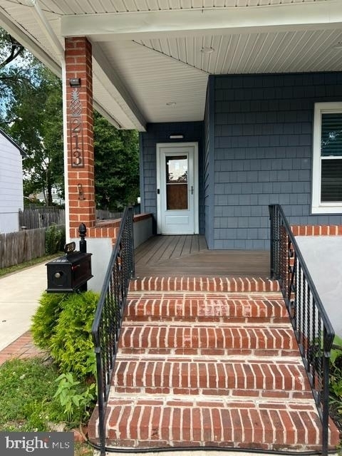 213 Maple Terrace - Photo 4