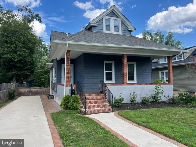 213 Maple Terrace - Photo 1