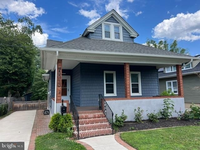213 Maple Terrace - Photo 0