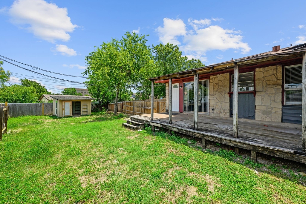 204 Northcrest Cir - Photo 2