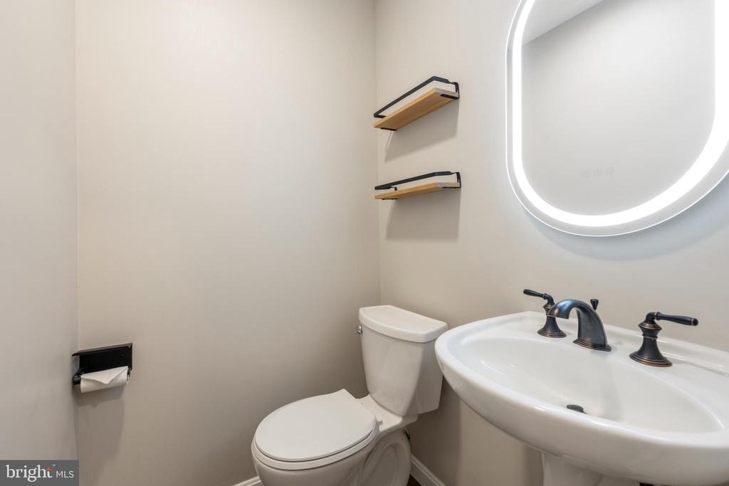 4880 Chevy Chase Drive - Photo 12