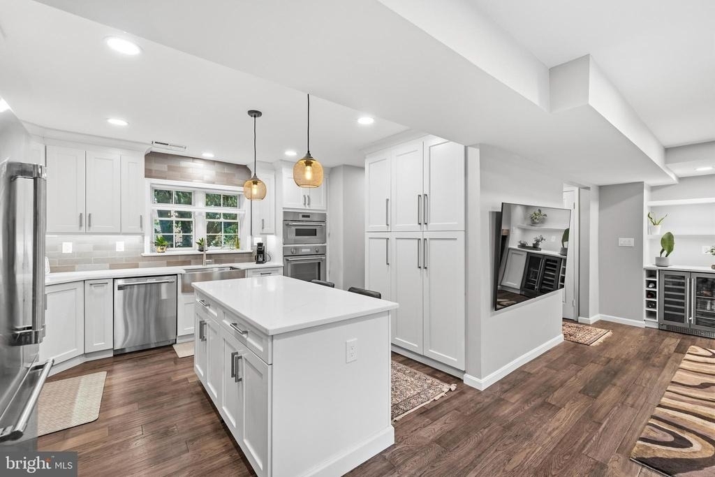 4880 Chevy Chase Drive - Photo 9