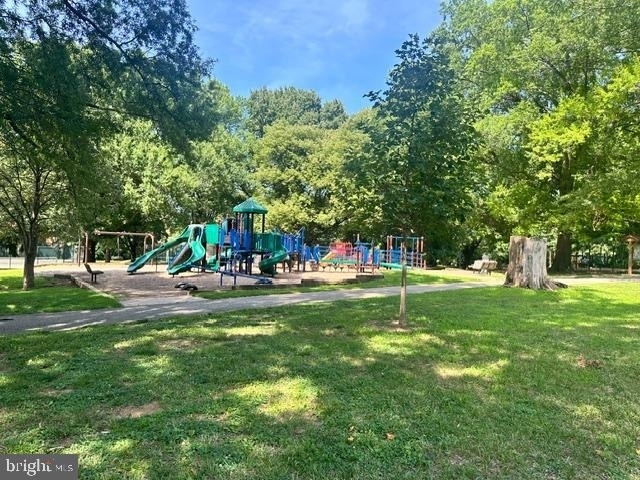 4880 Chevy Chase Drive - Photo 37