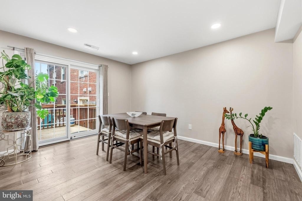 4880 Chevy Chase Drive - Photo 5