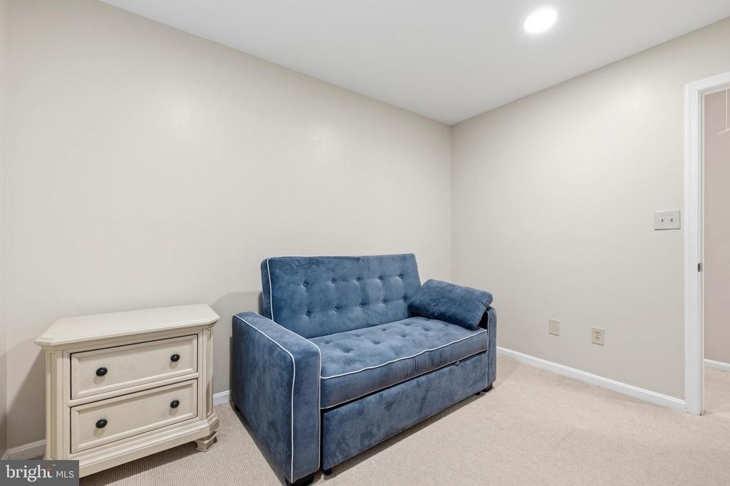 4880 Chevy Chase Drive - Photo 20