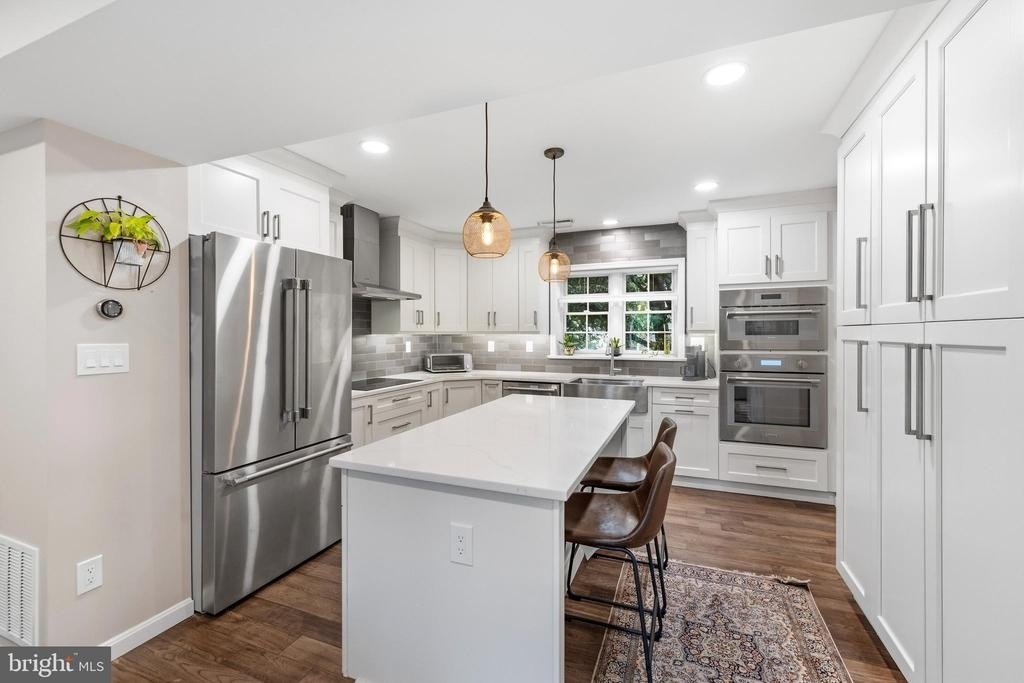4880 Chevy Chase Drive - Photo 8