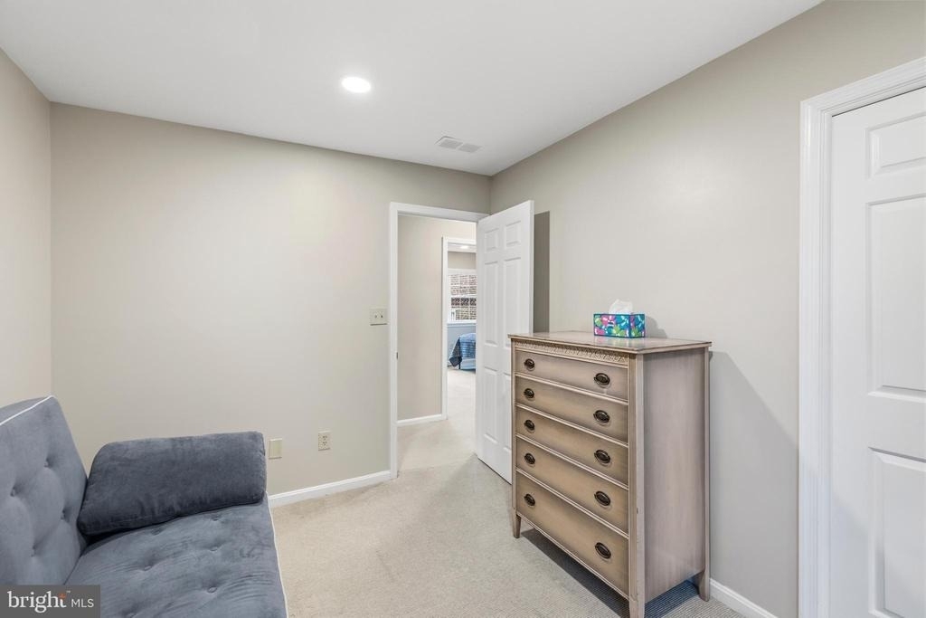 4880 Chevy Chase Drive - Photo 19