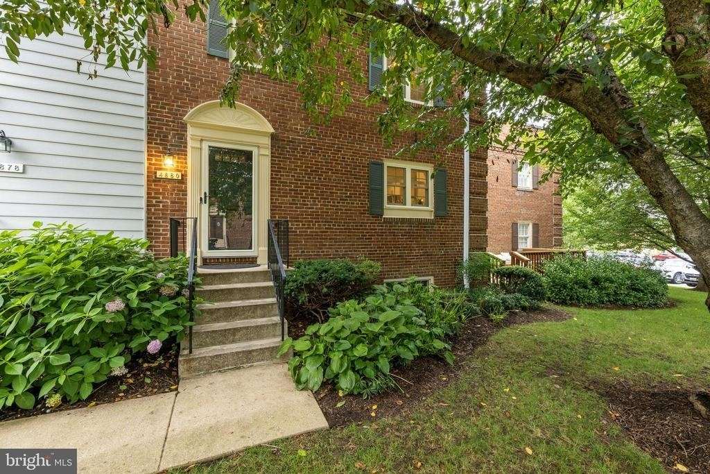 4880 Chevy Chase Drive - Photo 2
