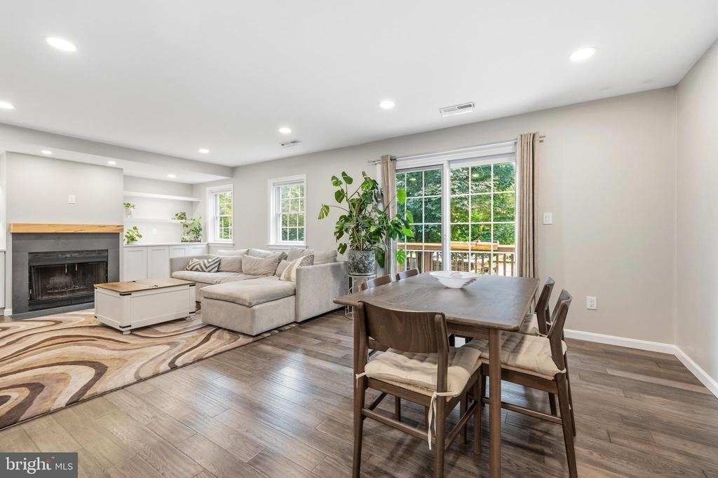 4880 Chevy Chase Drive - Photo 6