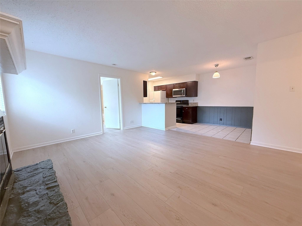 9900 Hundred Oaks Cir - Photo 0