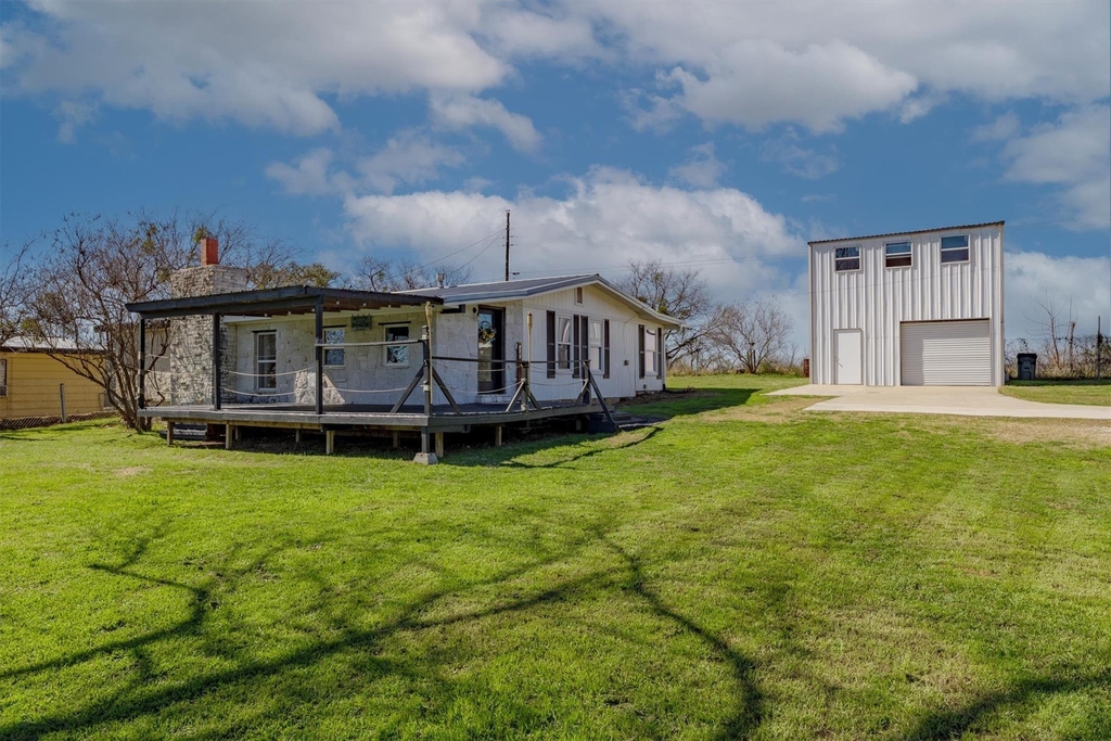 110 Lakewood Dr - Photo 0