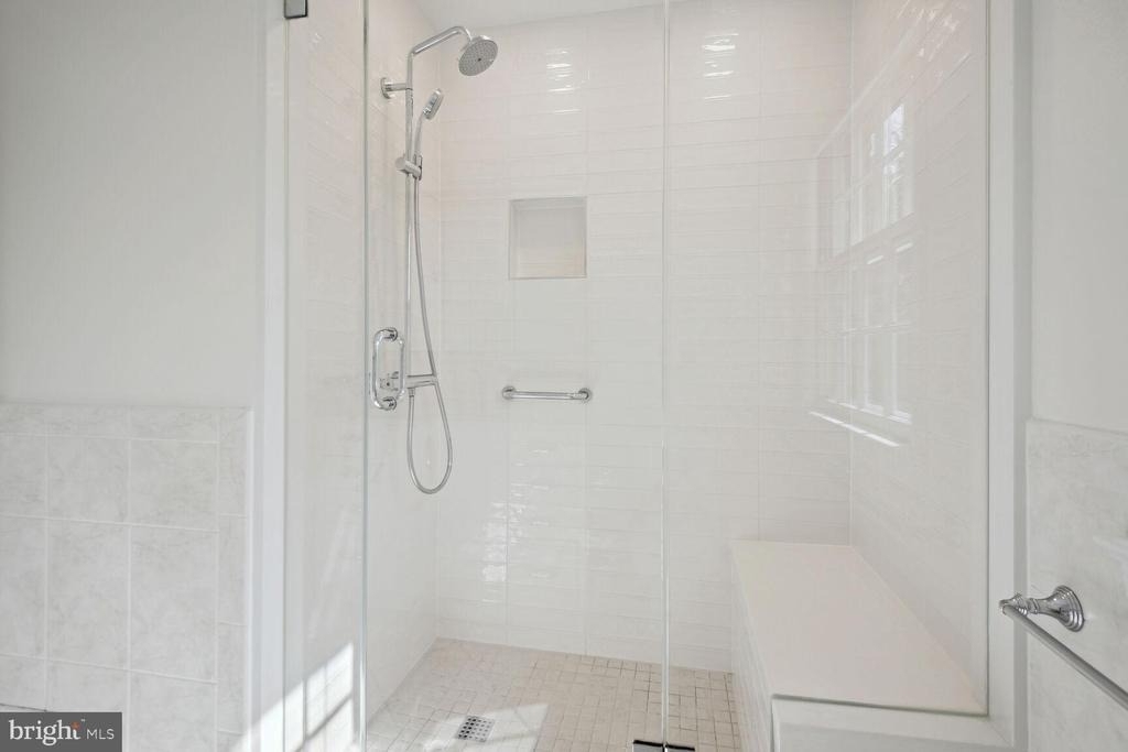 5801 Hillburne Way - Photo 20