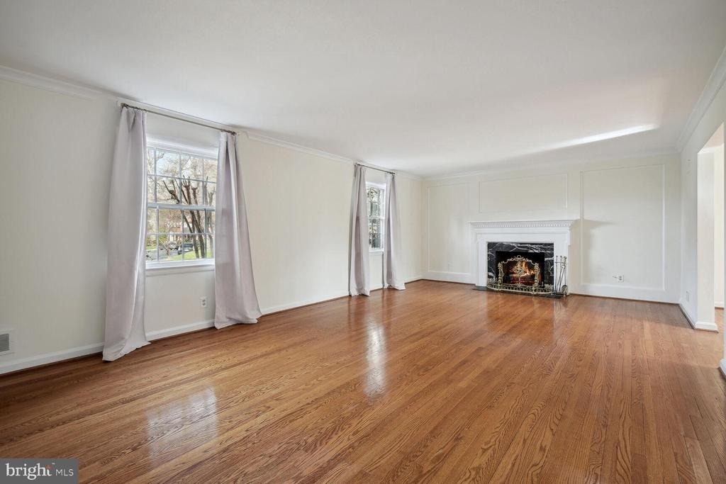 5801 Hillburne Way - Photo 2