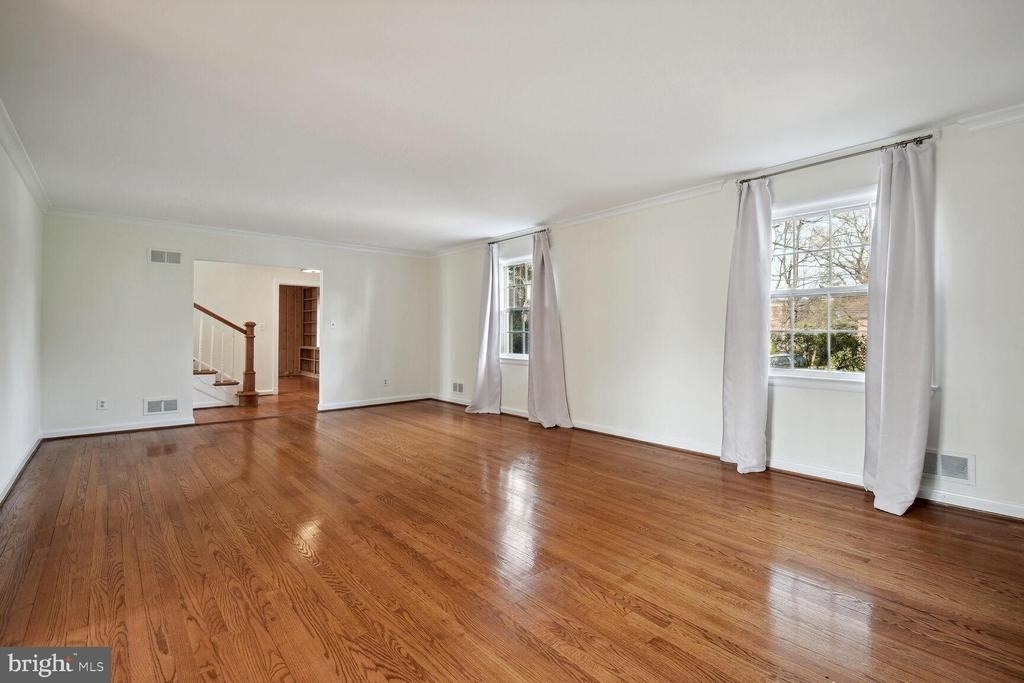 5801 Hillburne Way - Photo 4