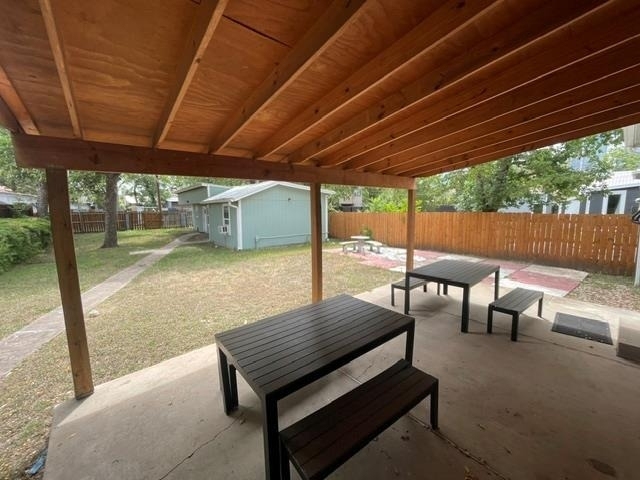 907 E 3rd St - Photo 10