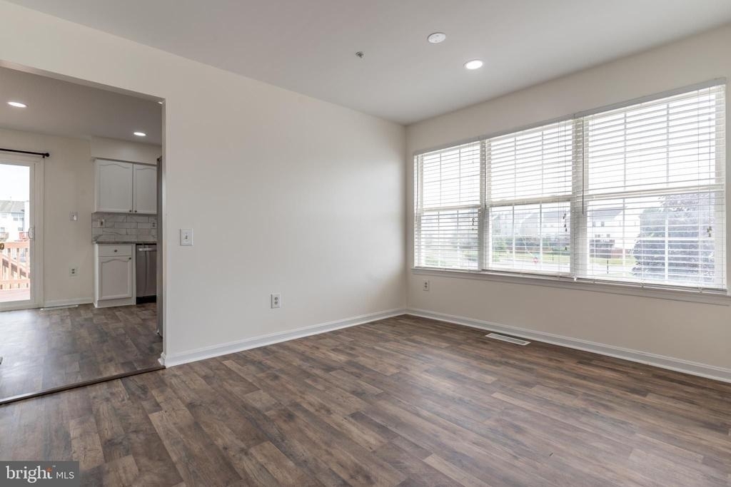 5601 Ashburn Terrace - Photo 5
