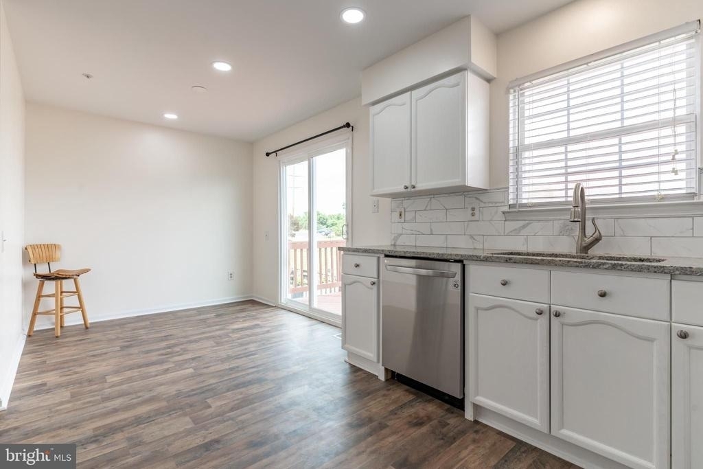 5601 Ashburn Terrace - Photo 9