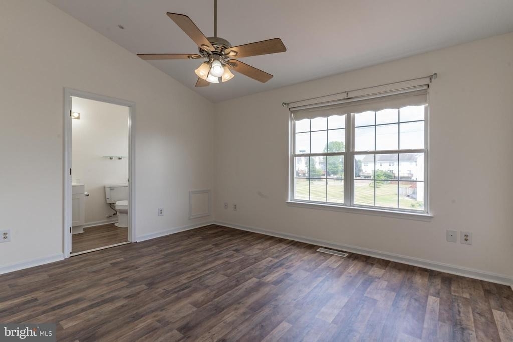 5601 Ashburn Terrace - Photo 12