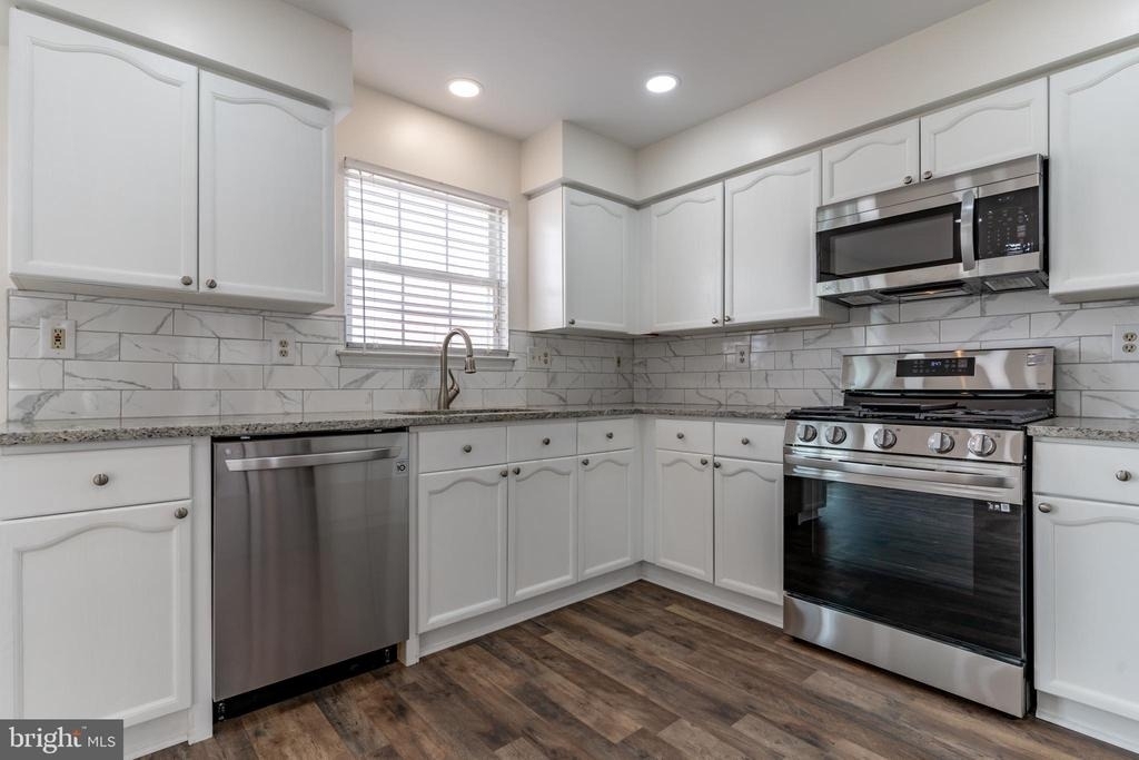 5601 Ashburn Terrace - Photo 8