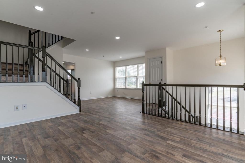 5601 Ashburn Terrace - Photo 3