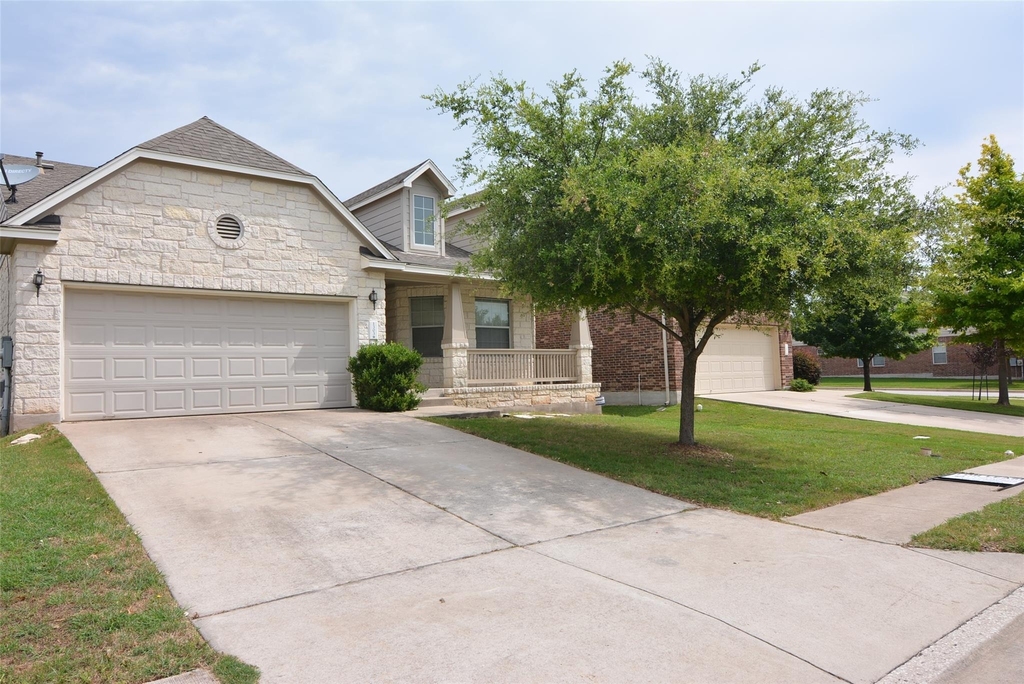 1303 Horseshoe Ranch Dr - Photo 1
