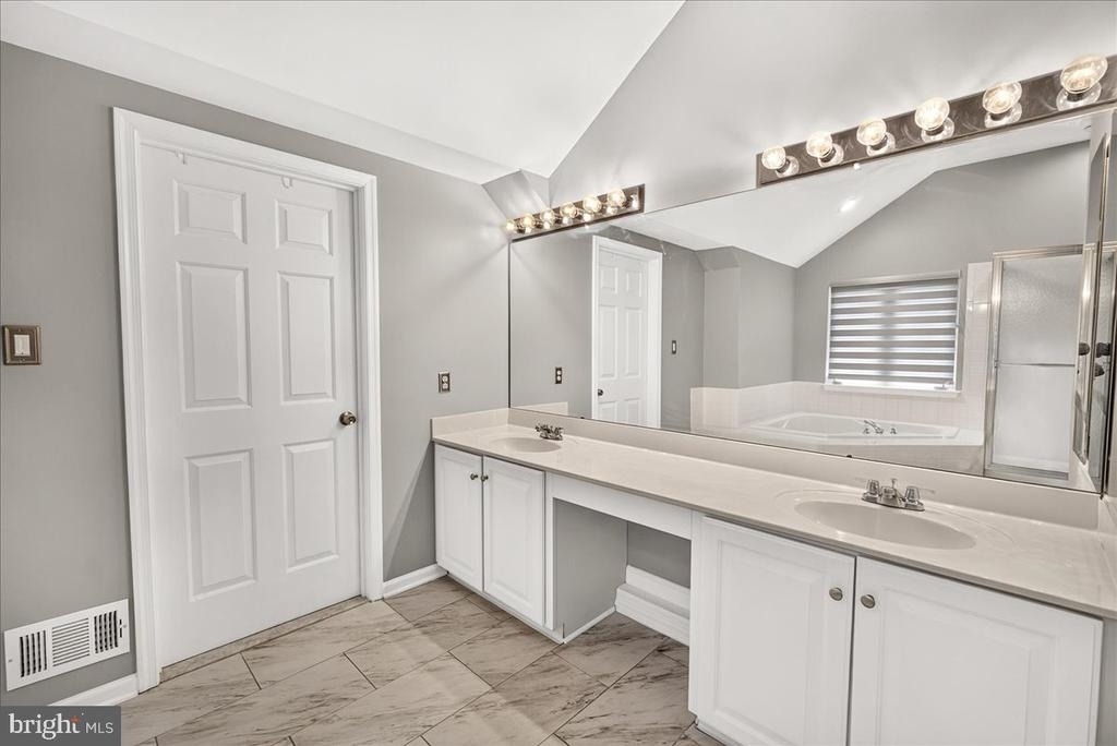 6455 Saddlebrook Lane - Photo 32