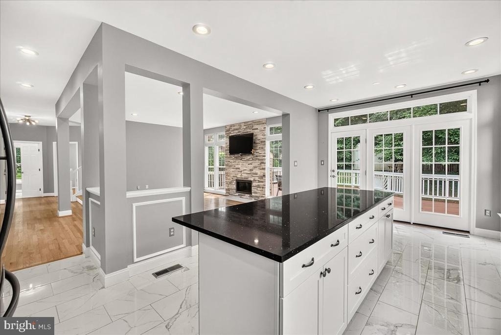 6455 Saddlebrook Lane - Photo 4