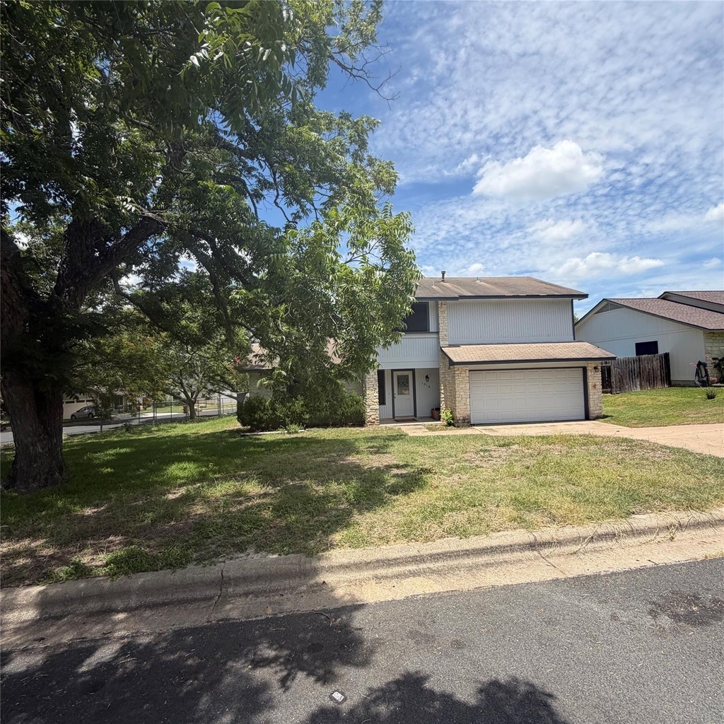 1018 Wessex Way - Photo 1