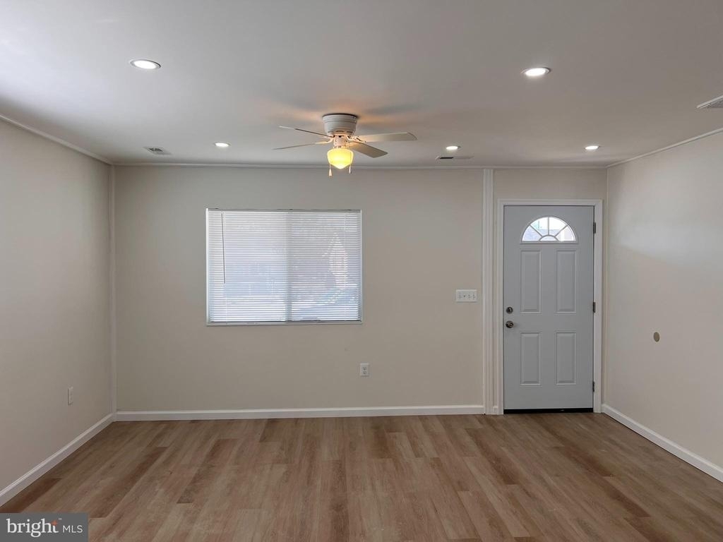 1325 Fuselage Avenue - Photo 5