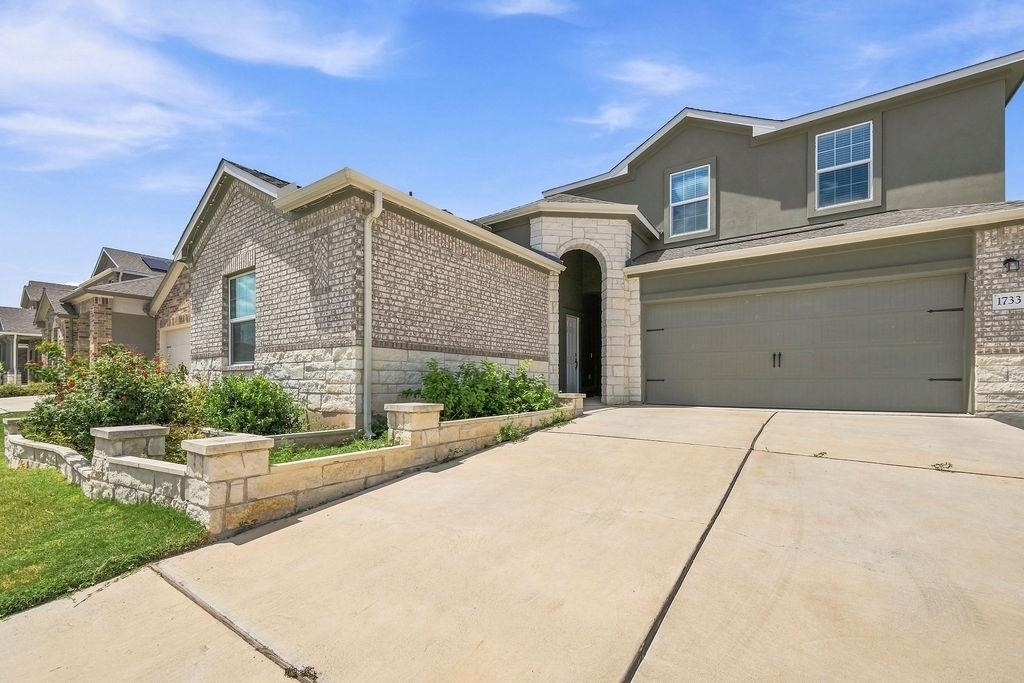 1733 Catahoula Dr - Photo 0