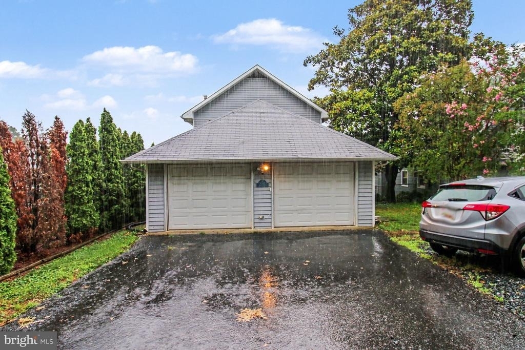 1702 Oakfield Avenue - Photo 0