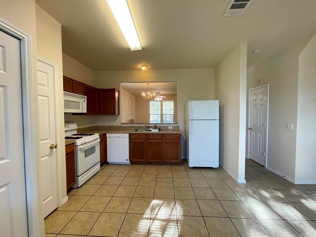 251 Utterback - Photo 9