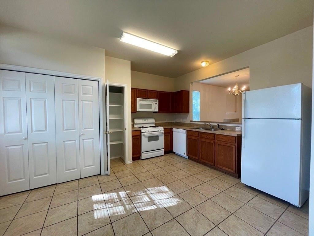 251 Utterback - Photo 8