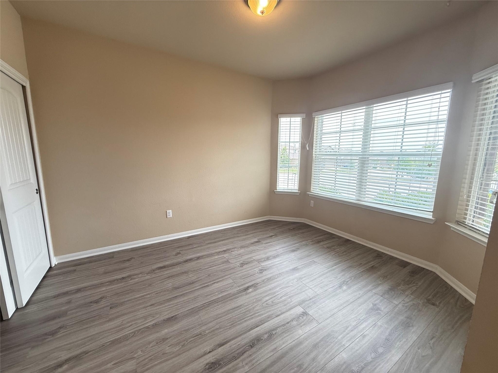 503 Libani Ln - Photo 2