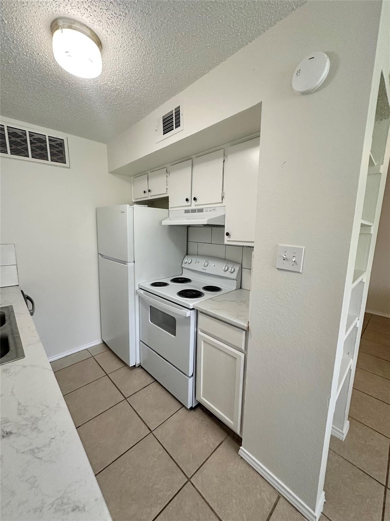 4322 Gillis St - Photo 3