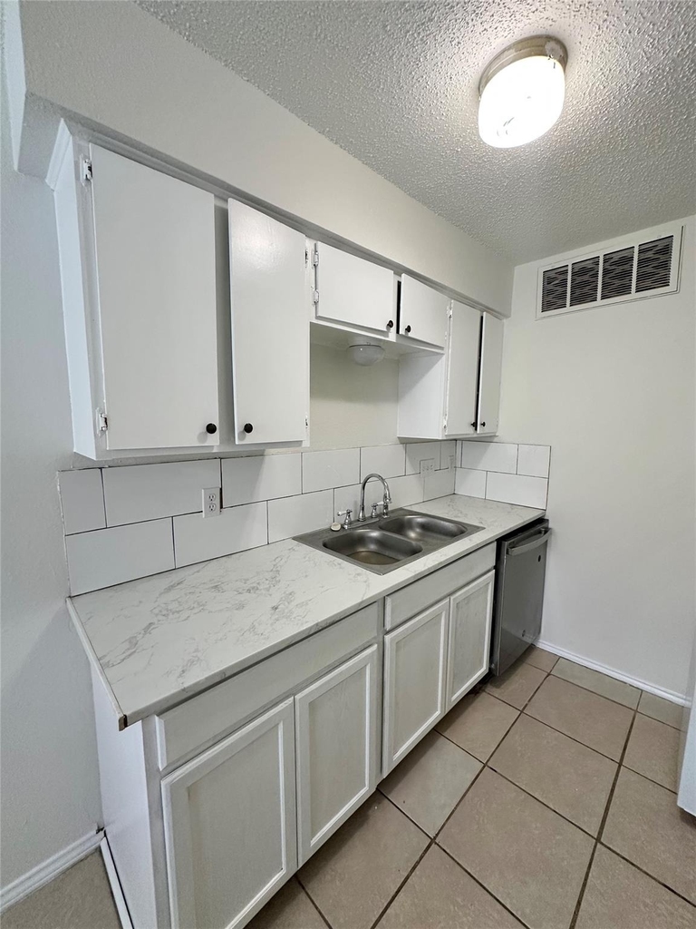 4322 Gillis St - Photo 4