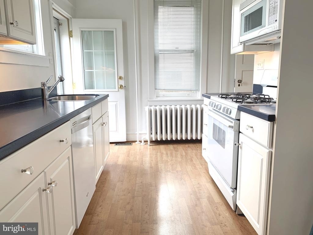 2413 W 16th Street - Photo 9