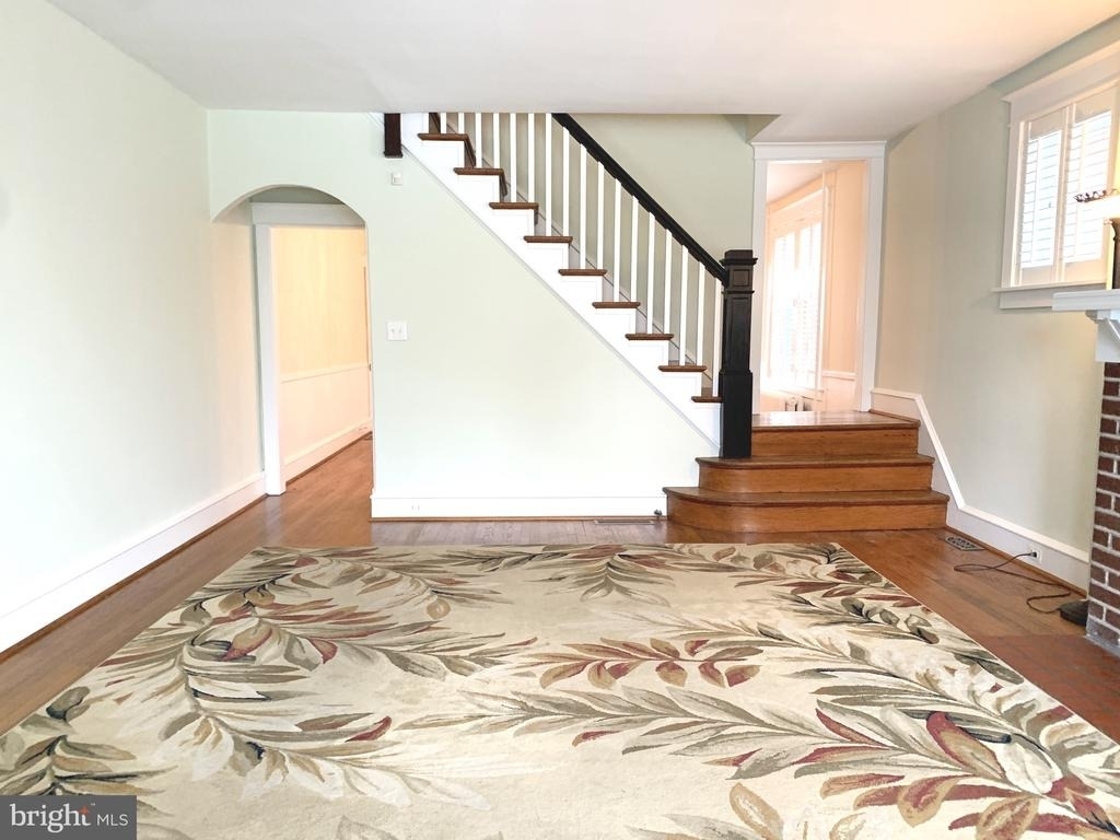 2413 W 16th Street - Photo 2