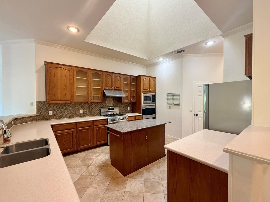 6106 Skahan Ln - Photo 8