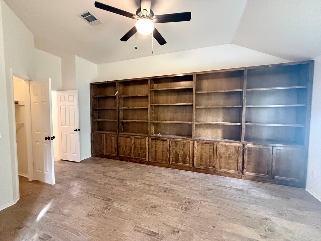 6106 Skahan Ln - Photo 4