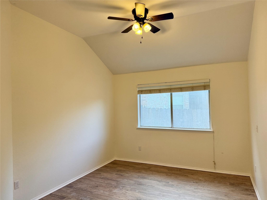 6106 Skahan Ln - Photo 11