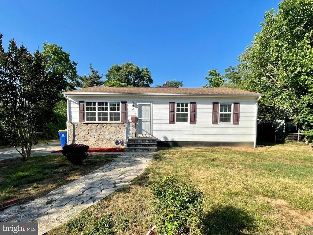 19 Hickory Lane - Photo 1