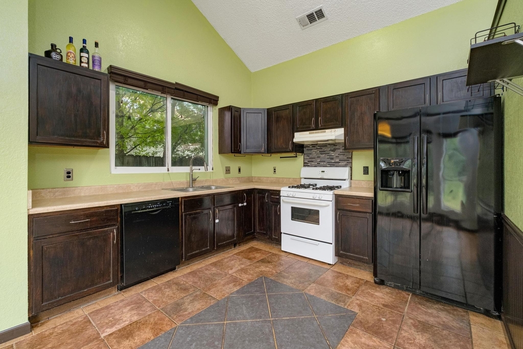 16402 Malden Dr - Photo 5