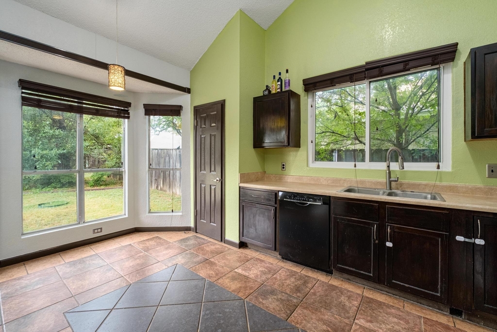 16402 Malden Dr - Photo 7