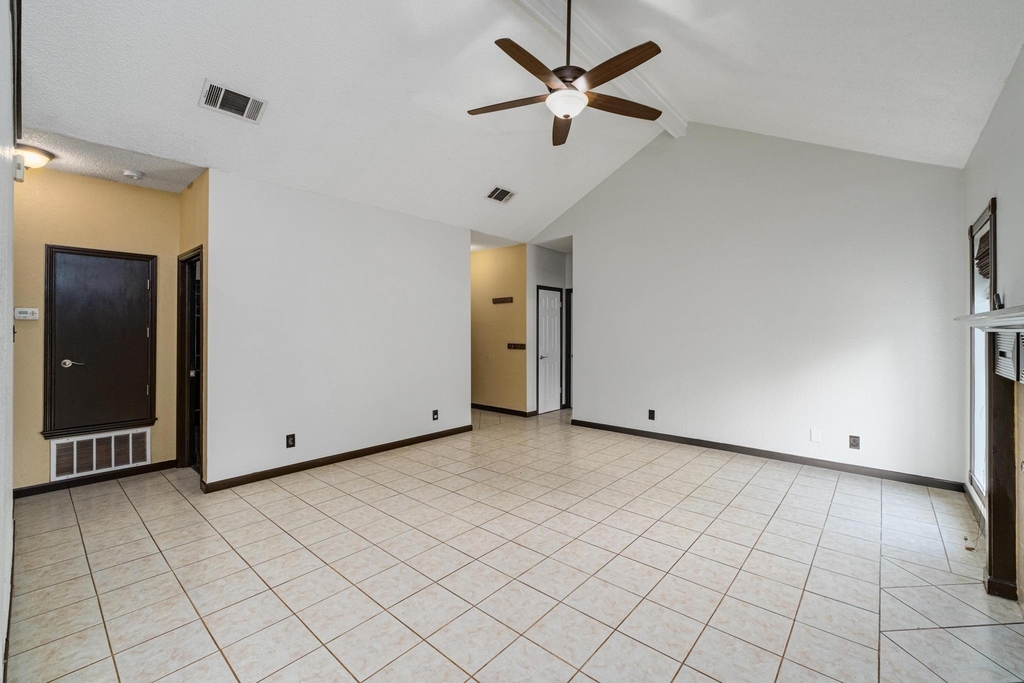 16402 Malden Dr - Photo 4
