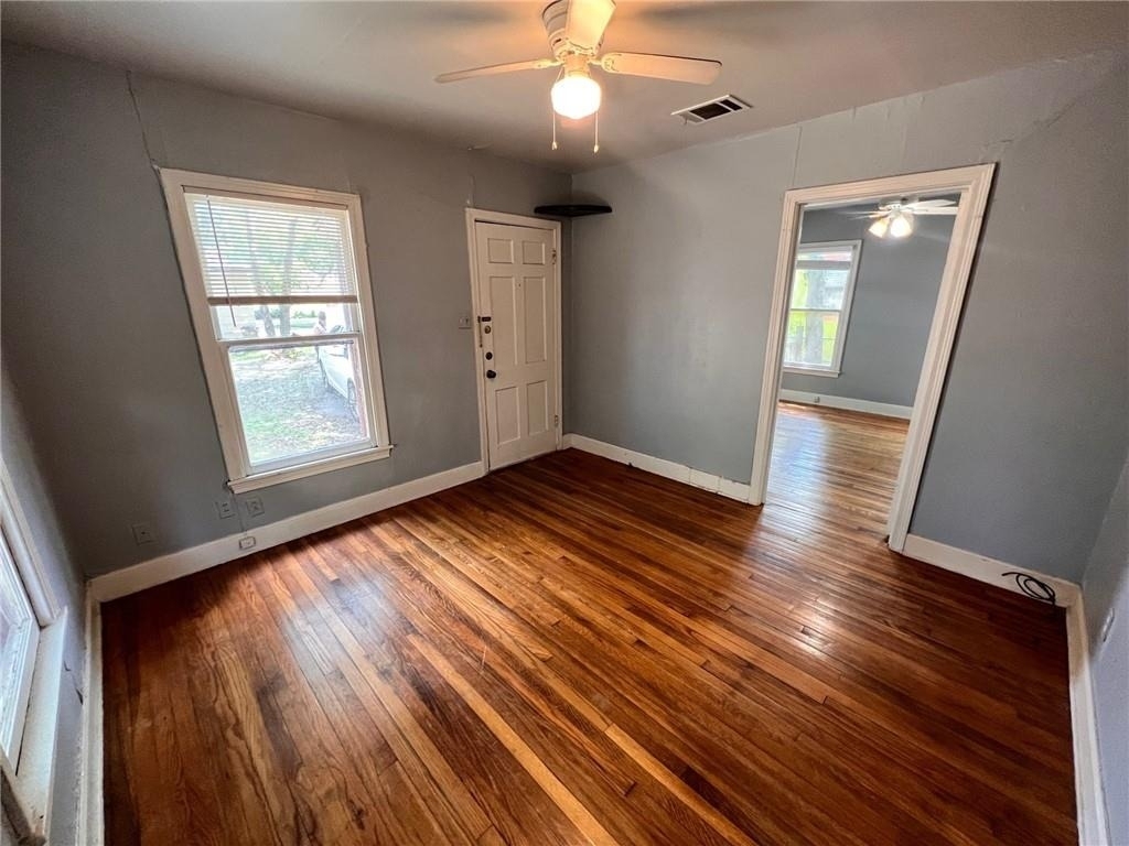 4902 Caswell Ave - Photo 2